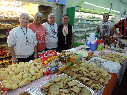 Caf� da Manh� Especial para as m�es nas lojas Mercadinho Piratininga!