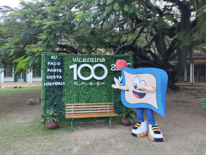 Mascote Pirinha no Parque Vicentina Aranha