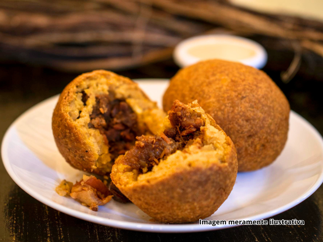 Bolinho de Mandioca com Carne Seca