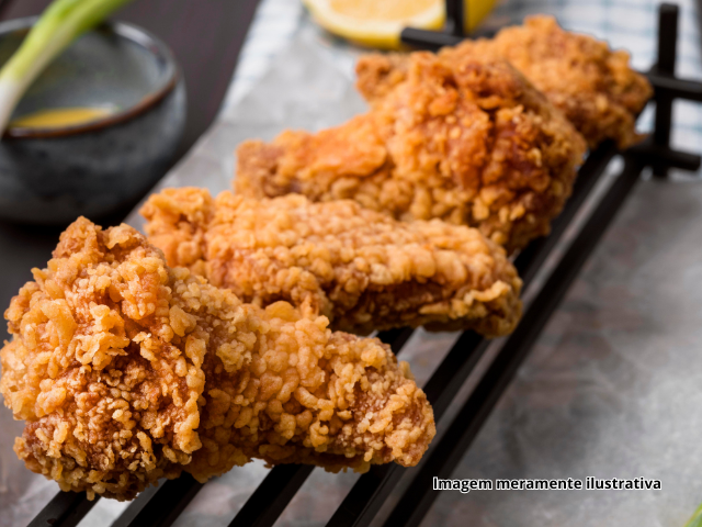 Frango crocante com cebola para Noite do Boteco!