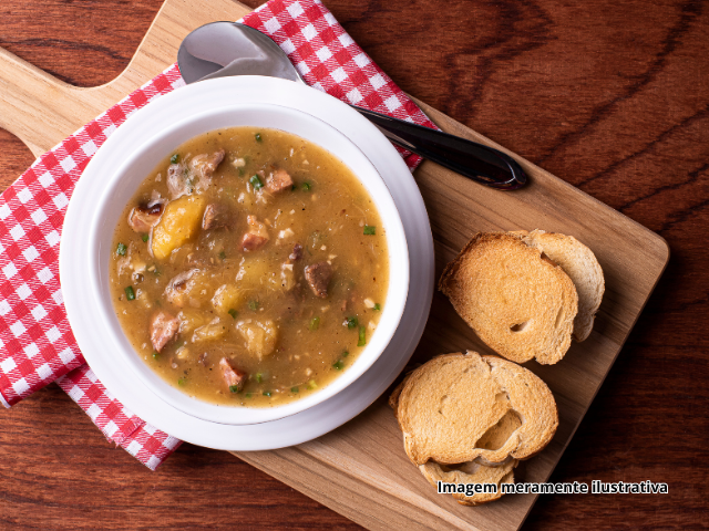 Caldinho de Mandioca com Carne Seca