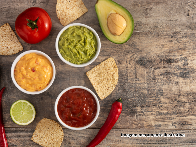 Dippas Elma Chips com tr�s acompanhamentos!