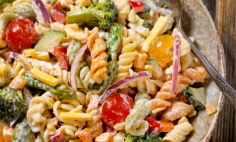Salada de macarr�o Dona Benta com legumes e frios!