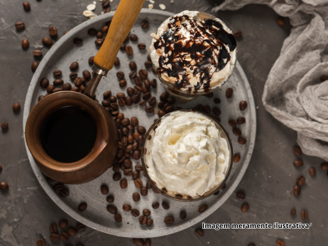 Cappuccino de Caf� com Chantilly