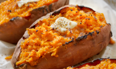 Batata Assada com Recheio de Frango Cremoso!
