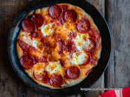Pizza de frigideira de massa de pastel!