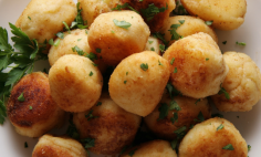Bolinho de batata com  queijo e calabresa