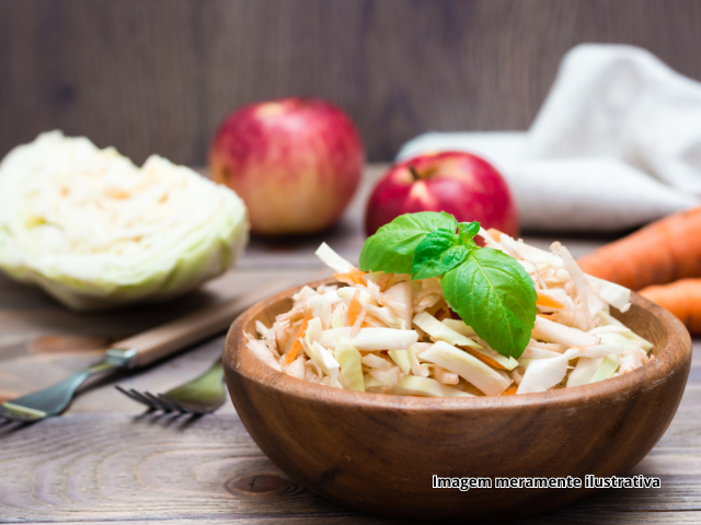 Salada de Ma��, Cenoura e Repolho