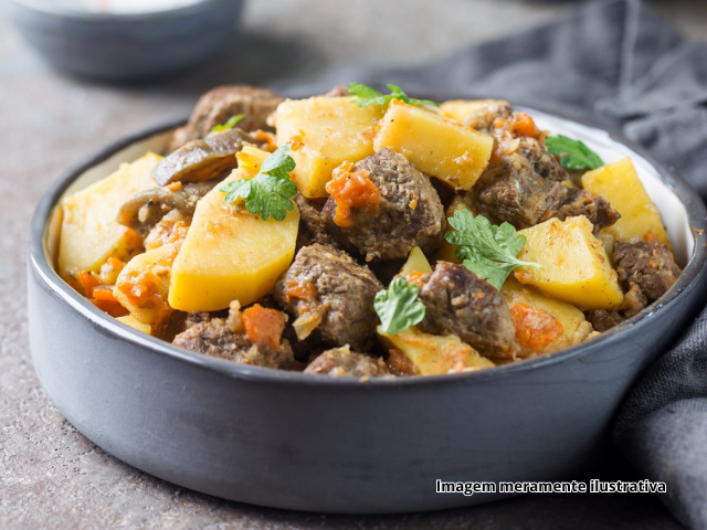 Carne de Panela com Batata e Mandioquinha