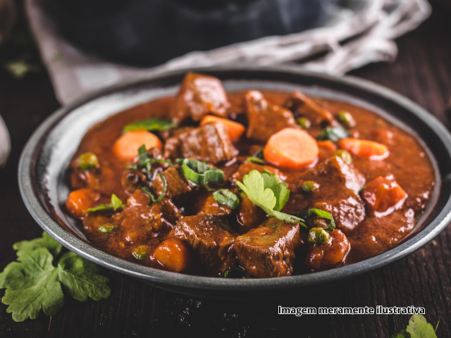 Ensopado de Carne ao Vinho Tinto Dom Bosco
