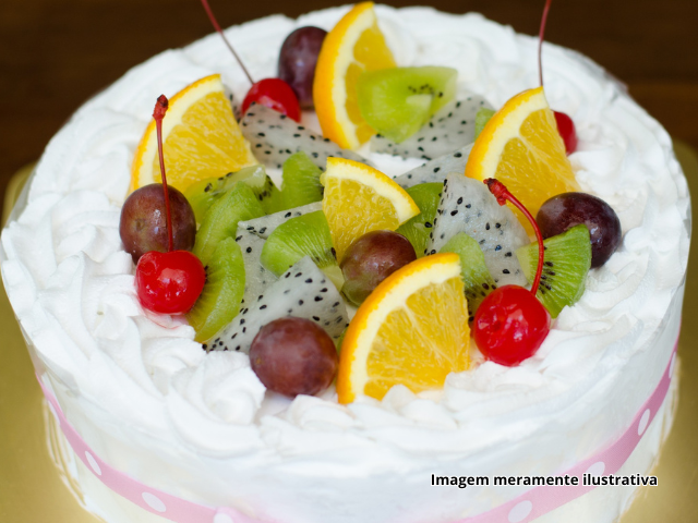 Bolo Gelado com Creme de Frutas