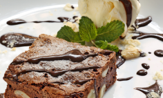 Bolo Brownie com Sorvete Kibon*