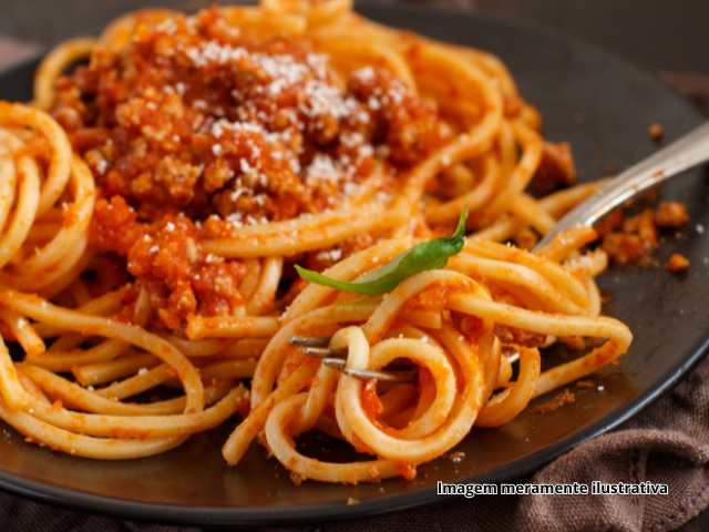 Macarr�o ao Sugo